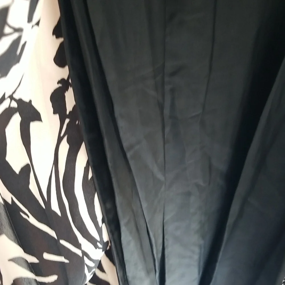 🖤Black🖤 & White Pleated Long Dress - Picture 12 of 14